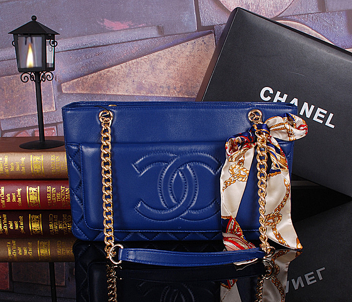 Chanel新款大LOGO肩背包 時尚推薦