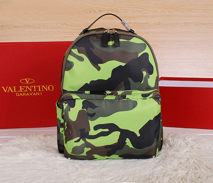valentino專櫃新款迷彩背包 有型到不行