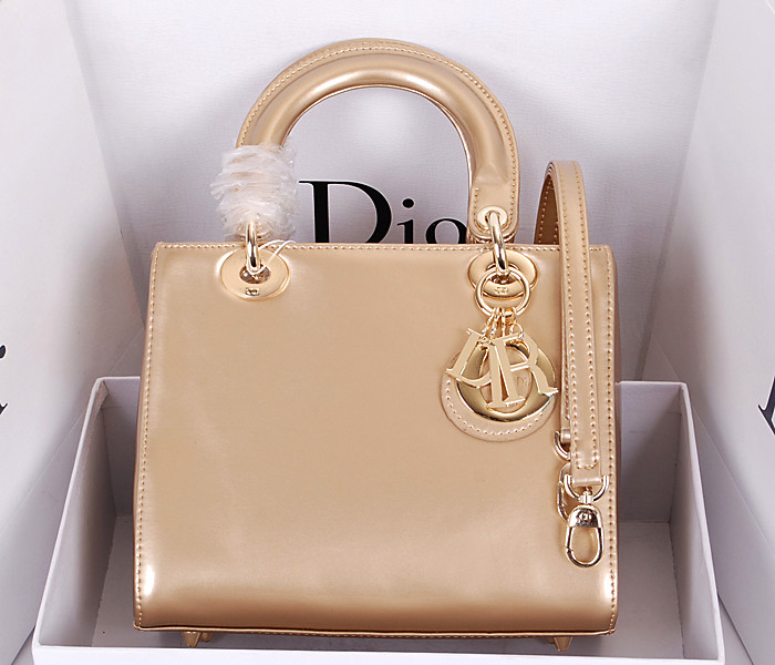 Dior 專櫃新款亮眼漆皮手提包