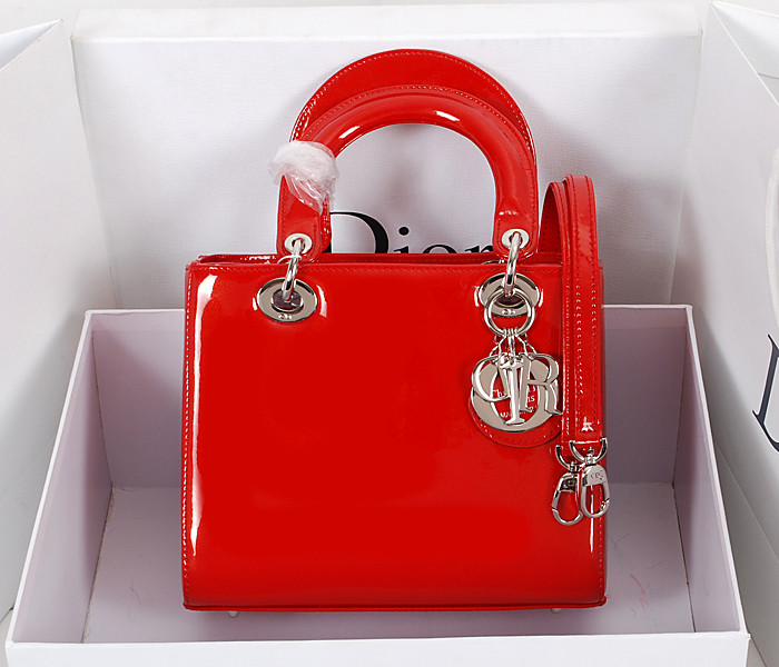 Dior 專櫃新款亮眼漆皮手提包