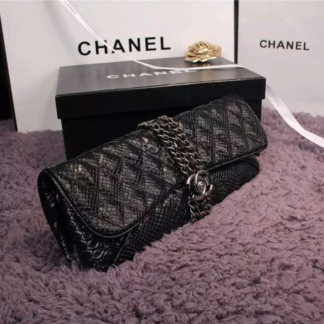Chanel新款手拿包 專櫃LOOK